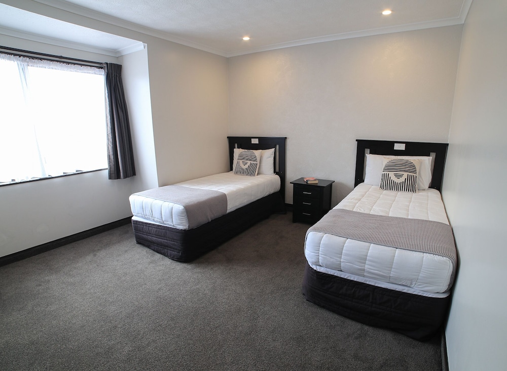 Palm City Motor Inn 27/68