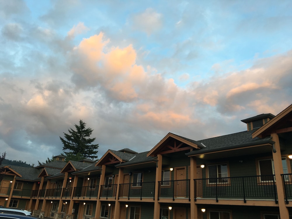 Vedder River Inn 41/46