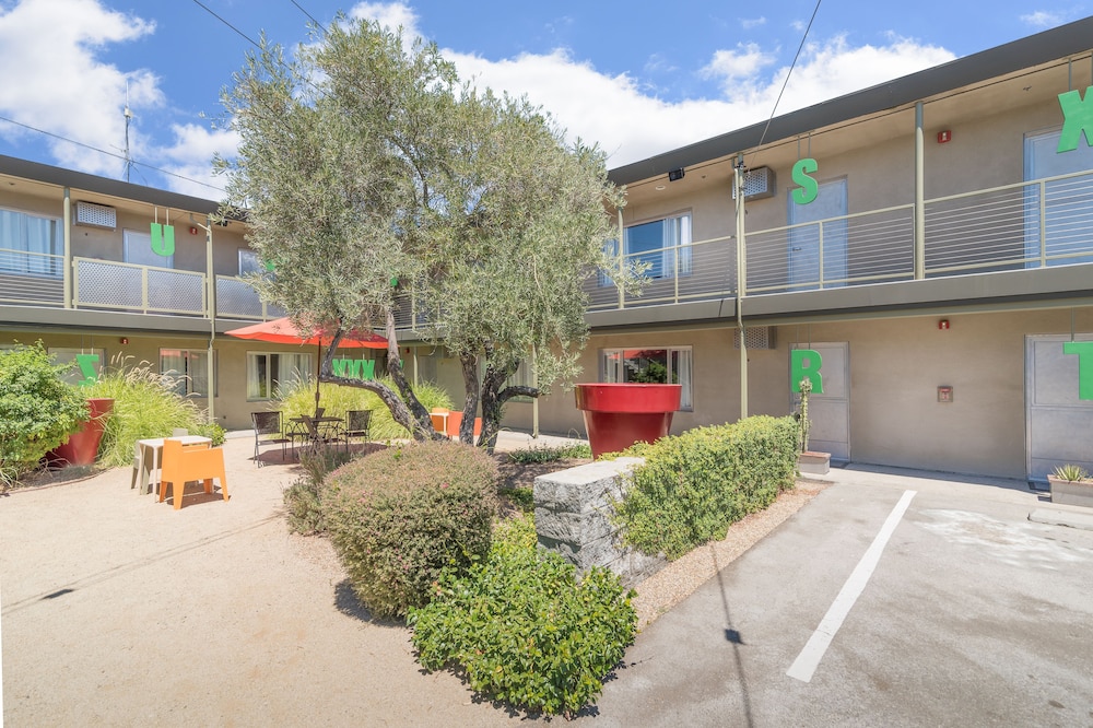 The Greens Hotel 2/46