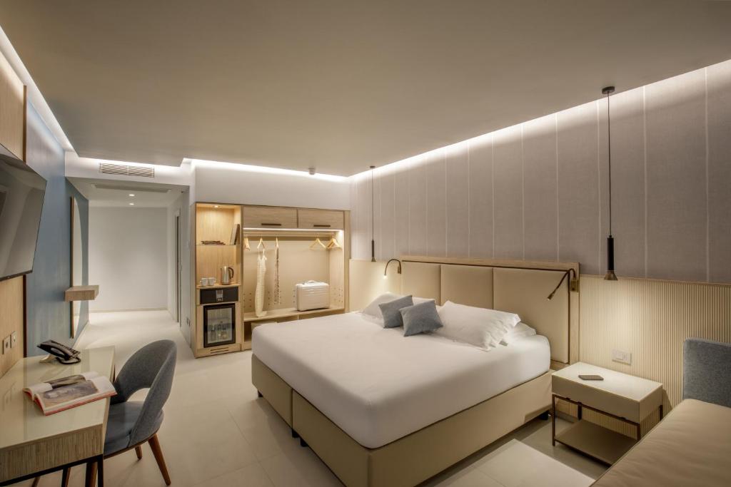 غرفة ديلوكس بسريرين منفصلين، Ambasciatori Suite Hotel 2/9