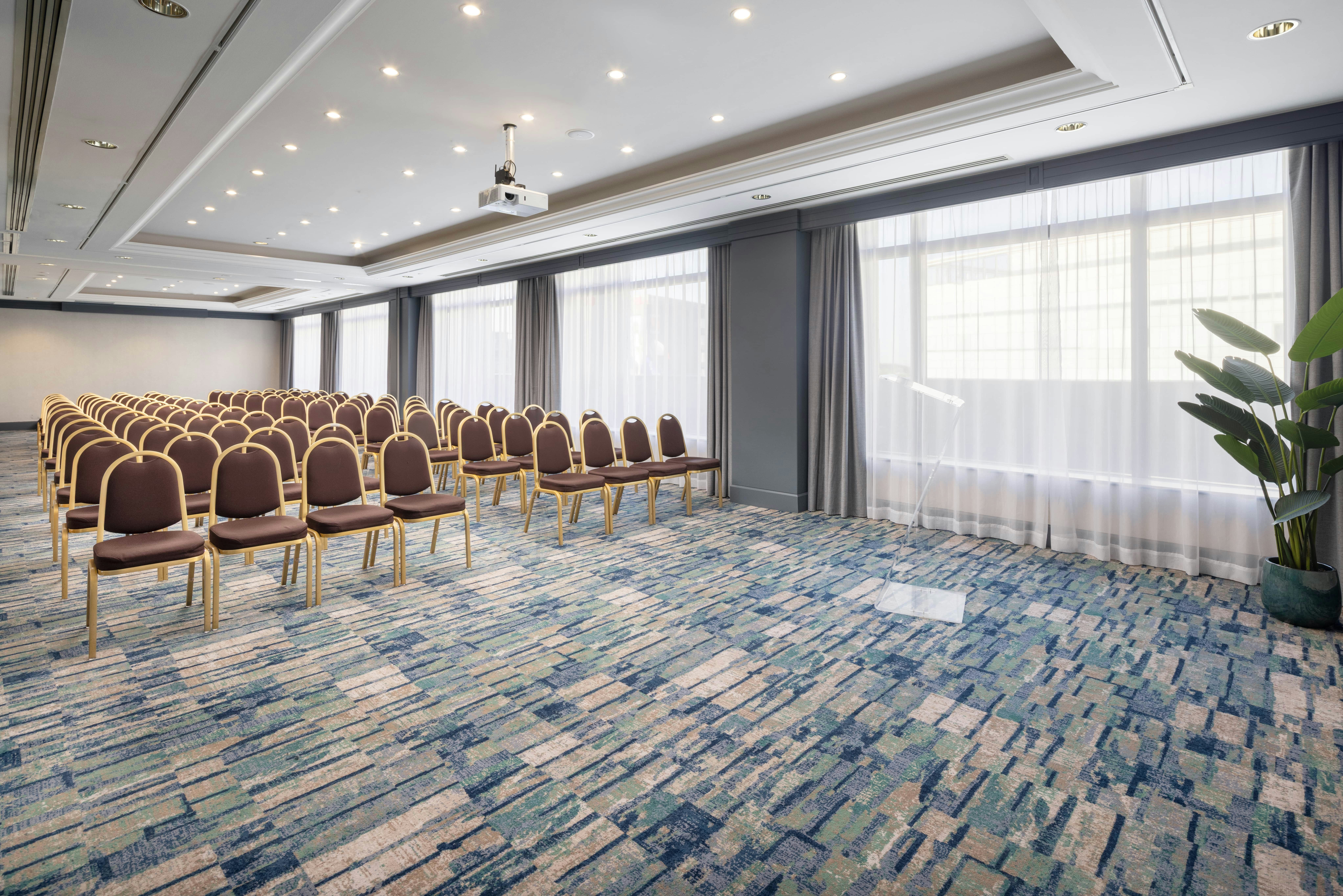 Hilton Paris Charles De Gaulle Airport 82/84