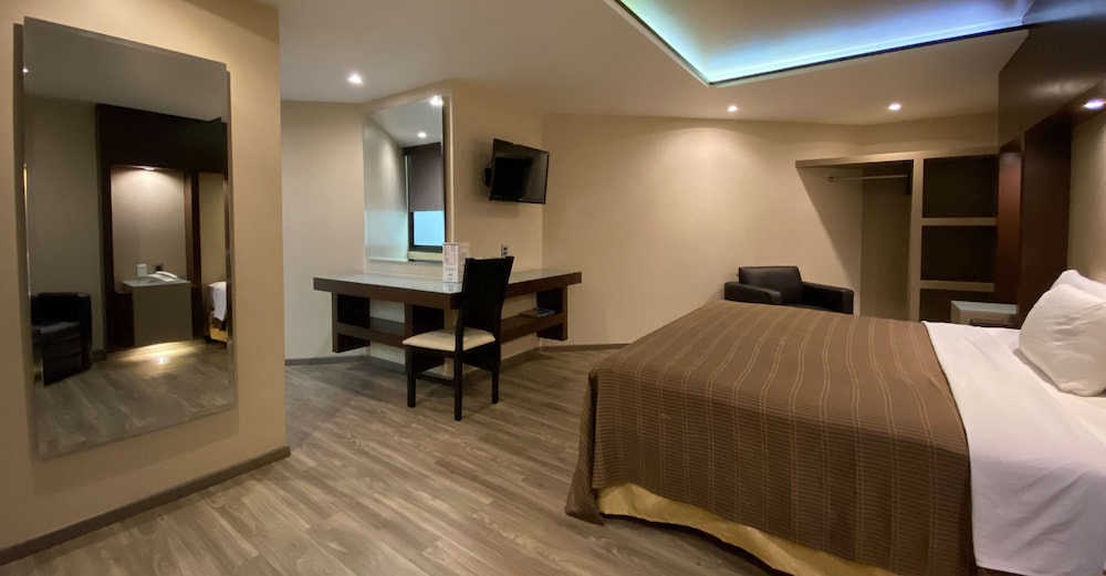 Hotel Escala Central del Norte 8/31