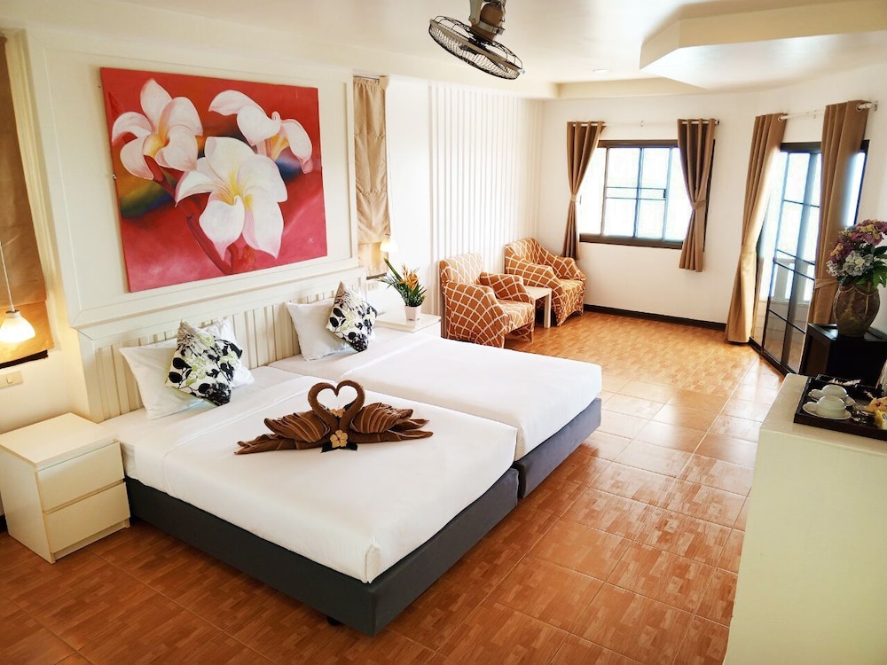 Koh Ngai Cliff Beach Resort 24/61