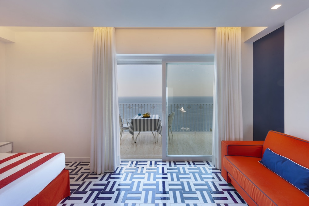 Grand Hotel Riviera 24/50