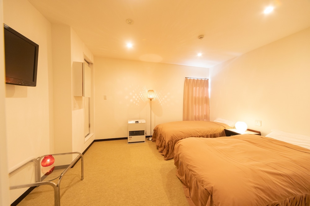 RENOVATED, TWIN BEDS, MOUNTAIN SIDE, PRIVATE BATHROOM
