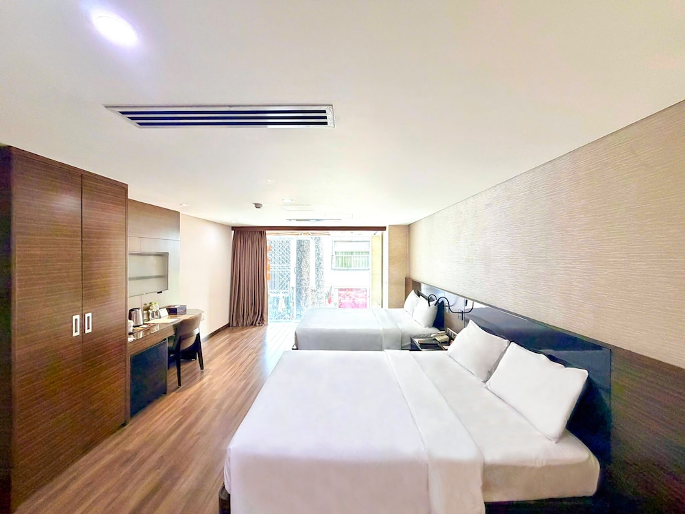 غرفة بريميير عائلية بسريرين كوين بإطلالة على المدينة، QUEEN ANN HOTEL 9/10