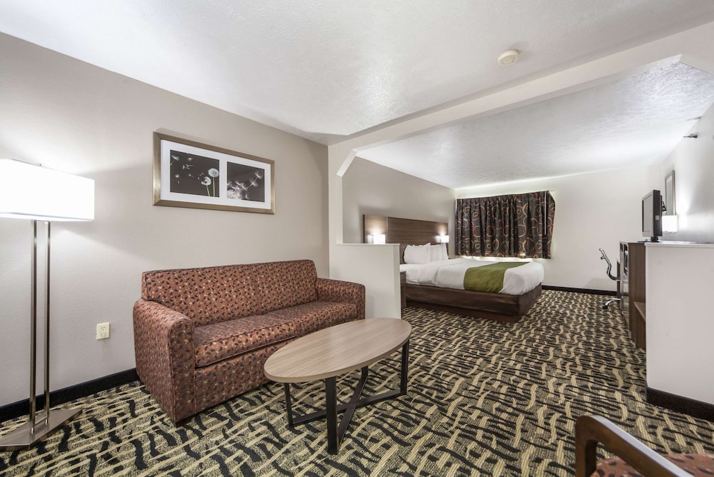 Quality Inn and Suites Omaha NE 26/34