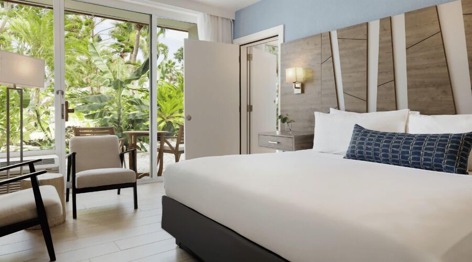 Oasis, Deluxe, Suite, King Bed