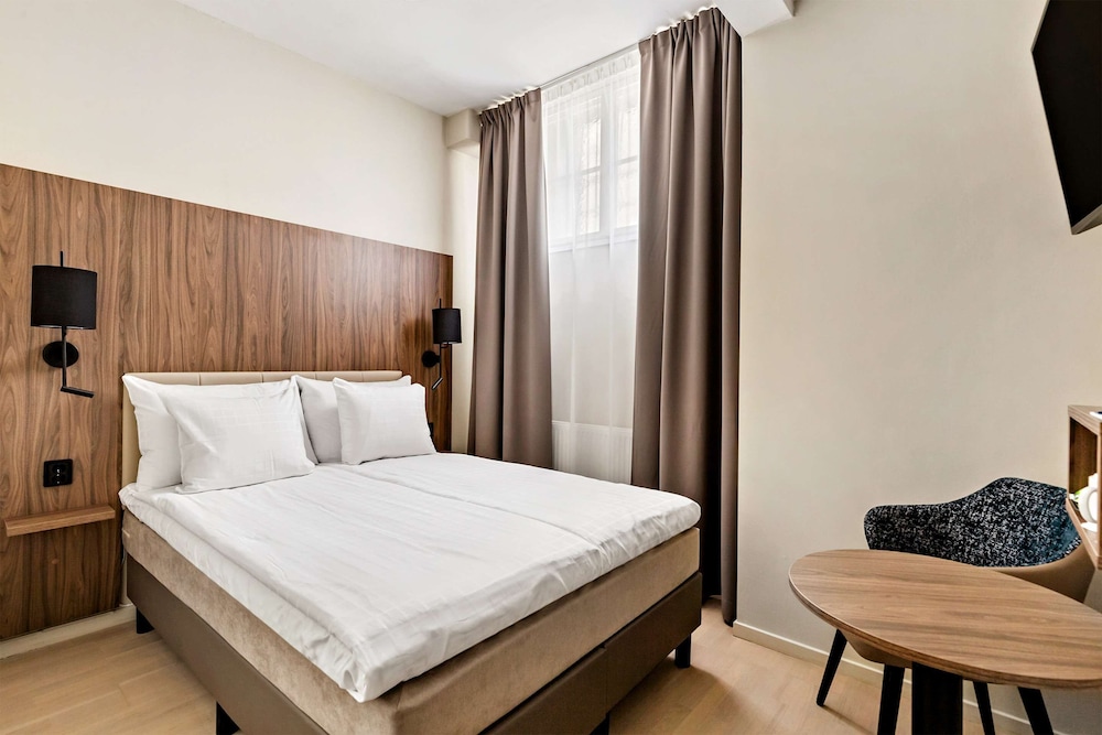 Standard, Double Bed, No Window