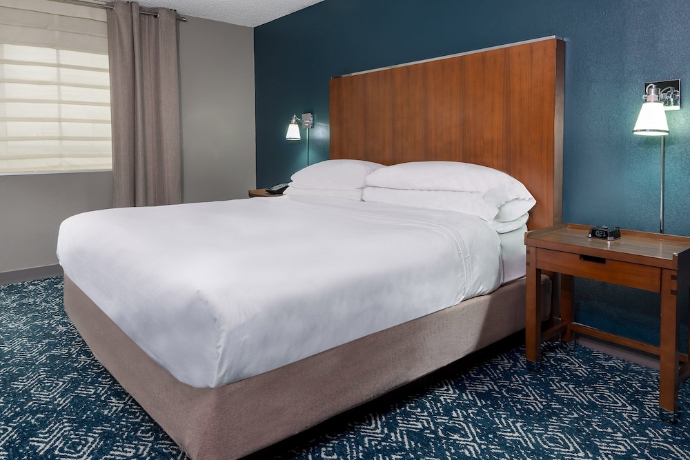Four Points by Sheraton Huntsville Airport 7/33