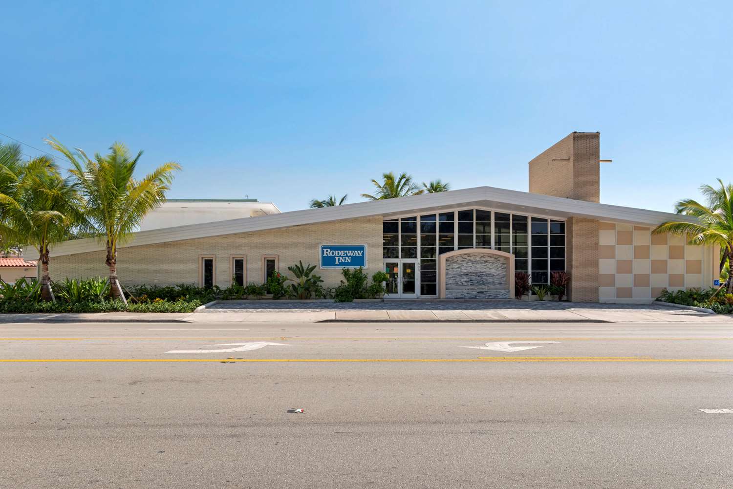 Downtown Hollywood Gardens Inn & Suites 1/20