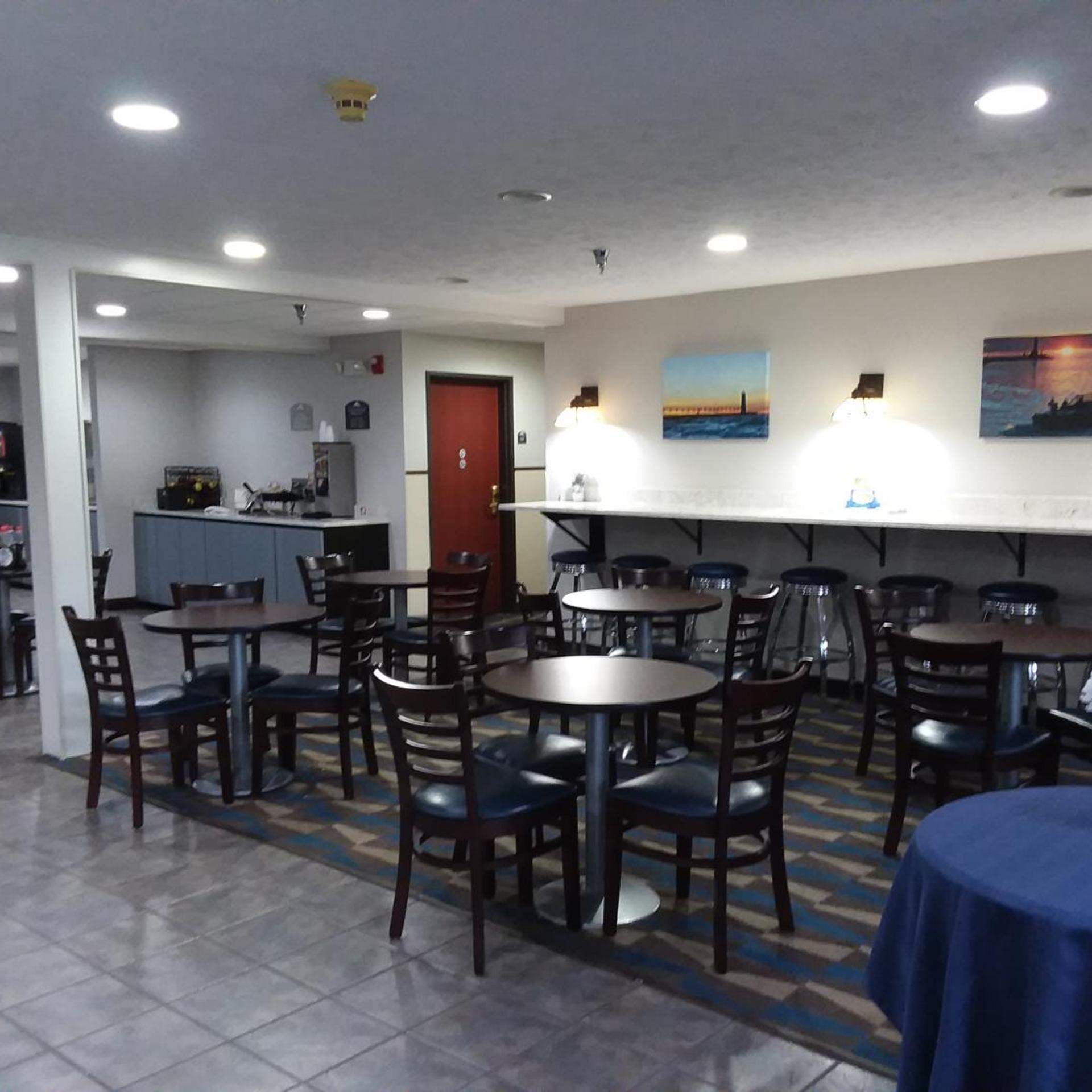 Microtel Inn & Suites by Wyndham Manistee 25/50