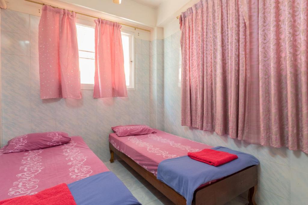 Room, Twin Beds, Shared Bathroom