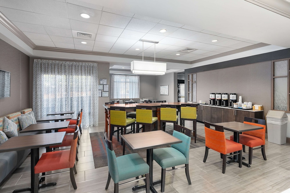 Hampton Inn By Hilton Springfield 41/49