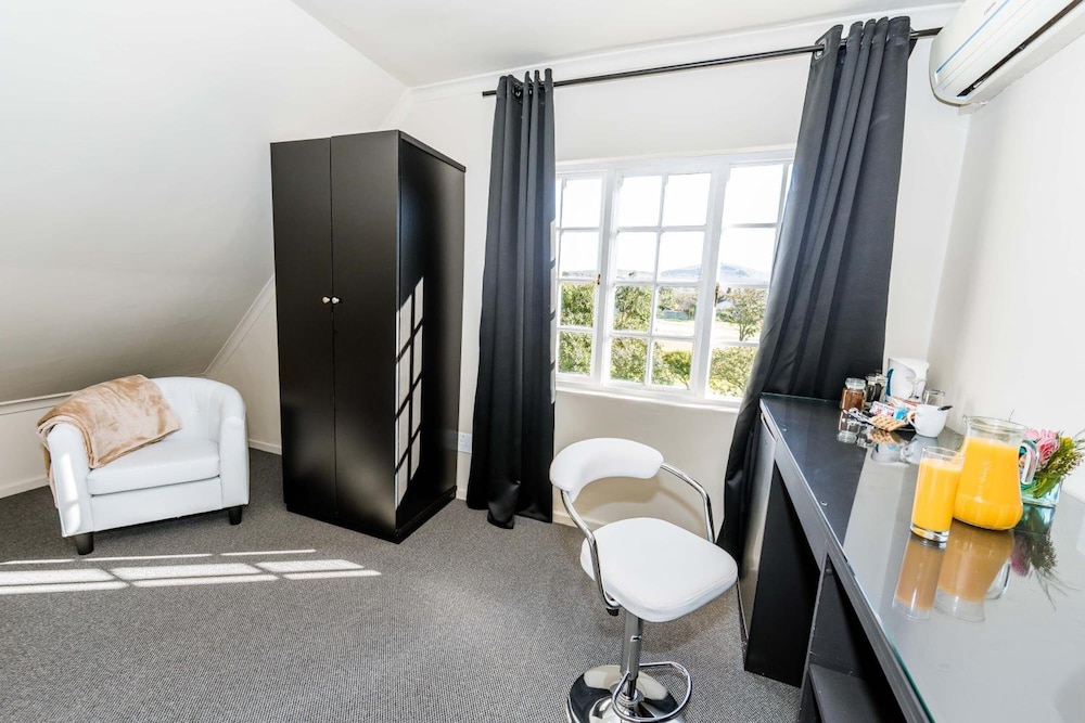 Le Petit Chateau 50/50