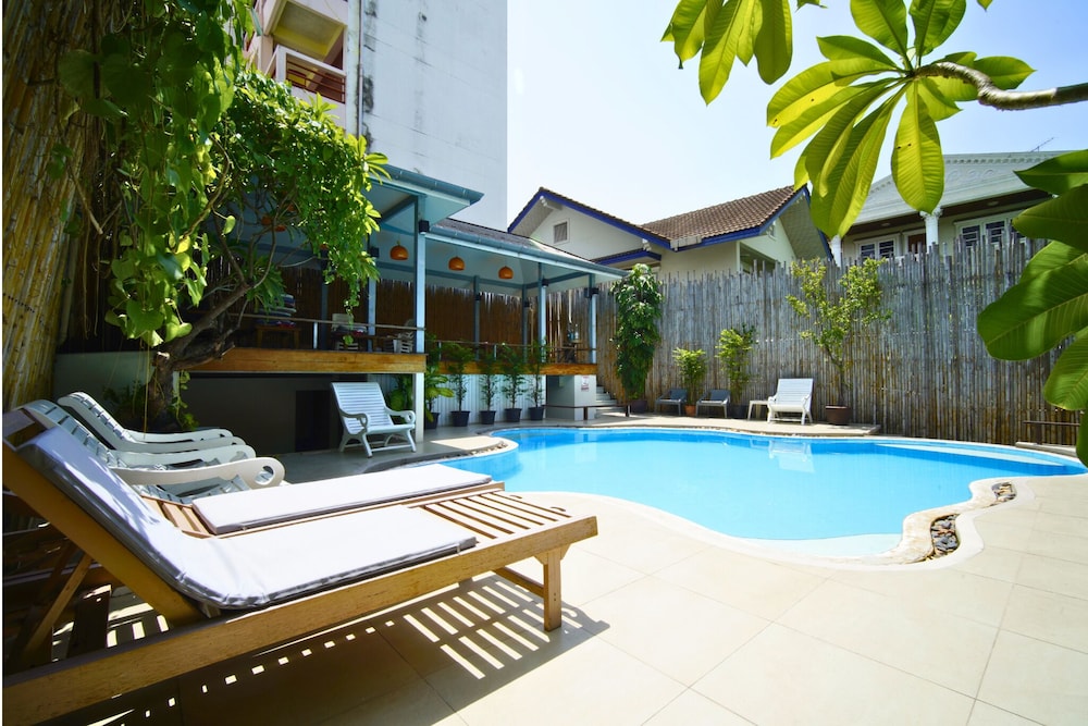 Wild Orchid Villa Bangkok 37/50