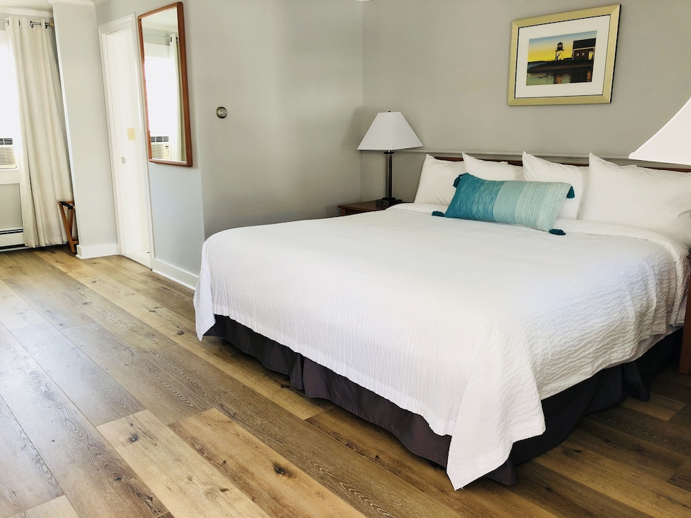 Hyannis Inn 14/50