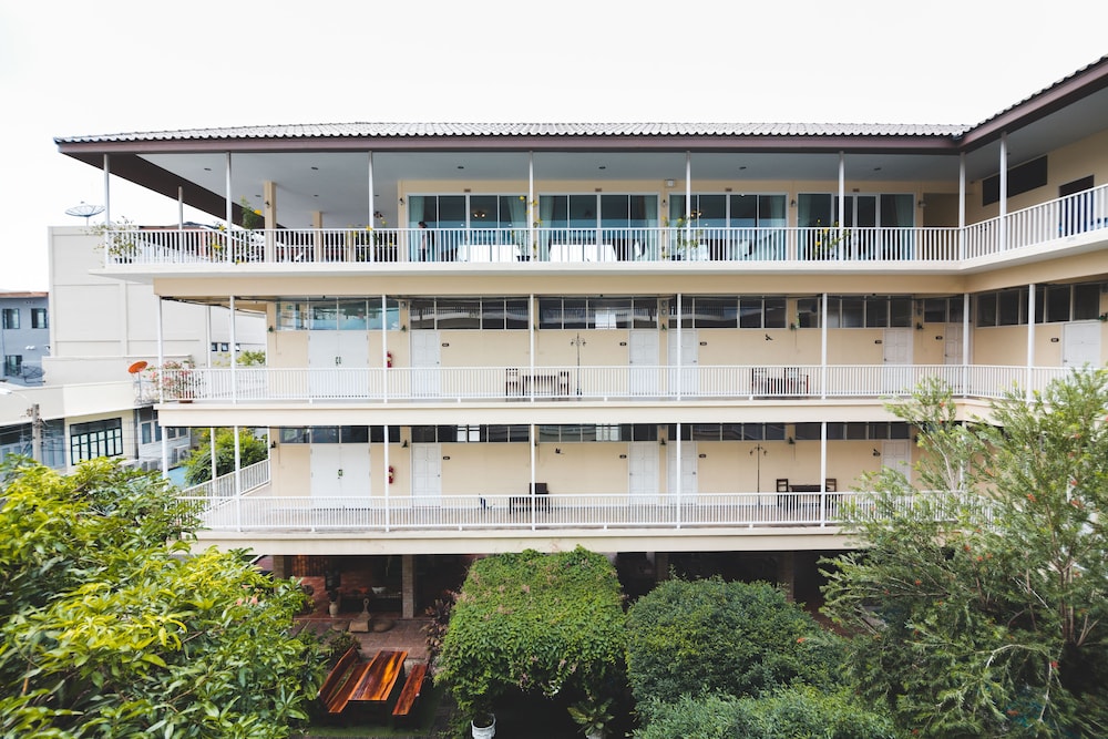 Feung Nakorn Balcony Rooms Cafe 6/79