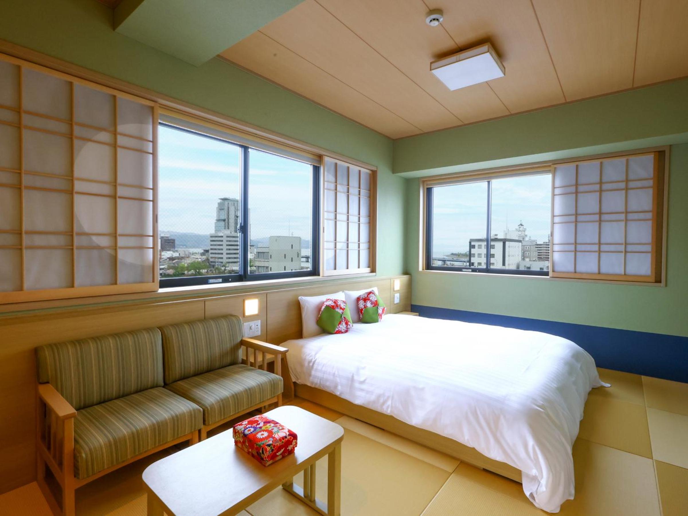 Moderate, King Bed