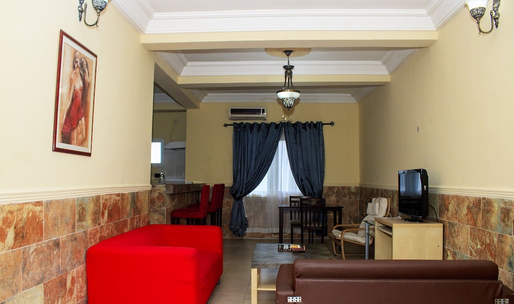 Bougainvillea Hotel 26/38