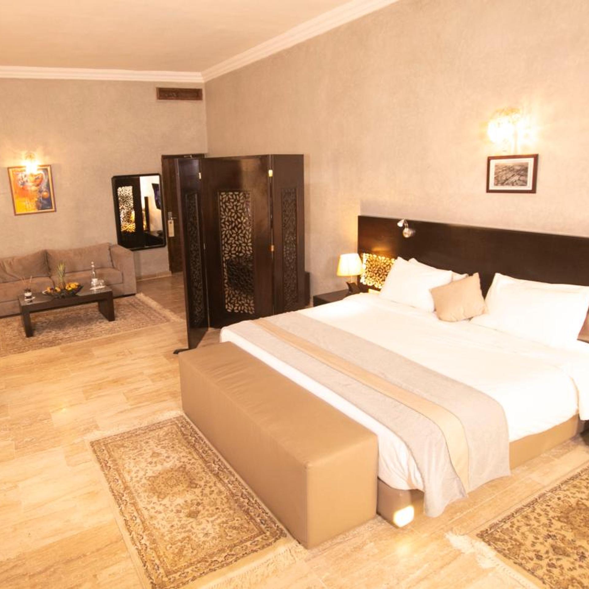 Ambassador, Suite