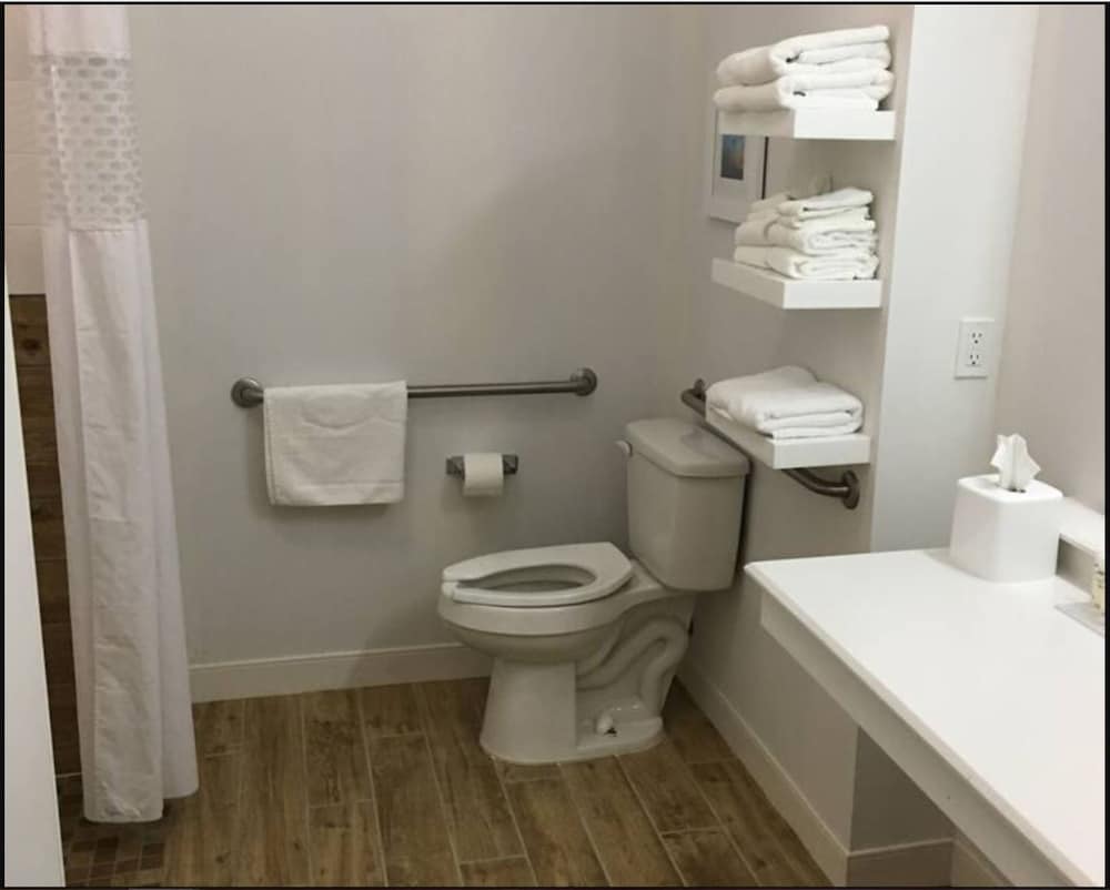 Hampton Inn McPherson KS 13/56