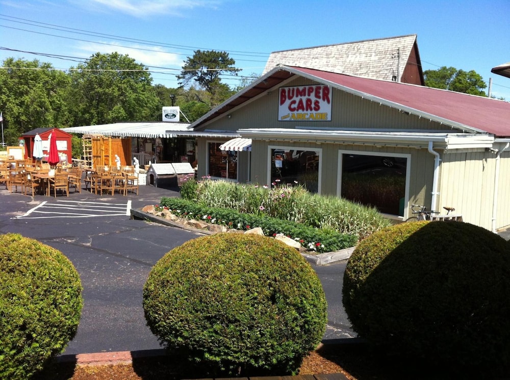 Holiday Hill Inn & Suites 60/61