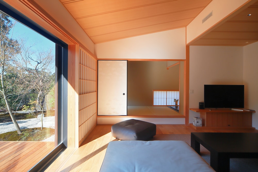 AOI Suites at Nanzenji Kan-un-an 9/92