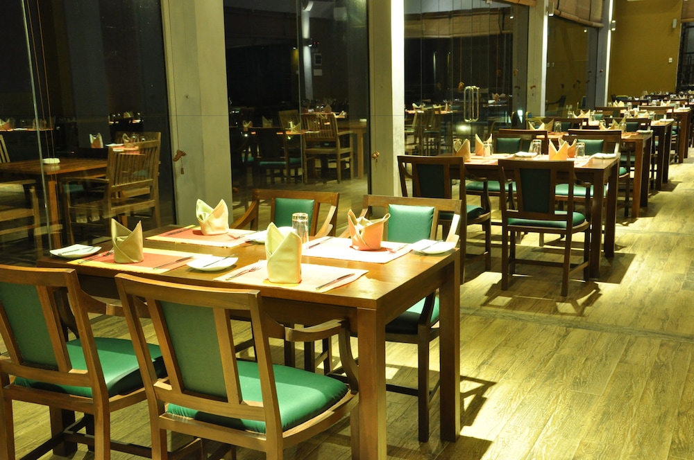 Laya Safari Resorts Spa 48/68