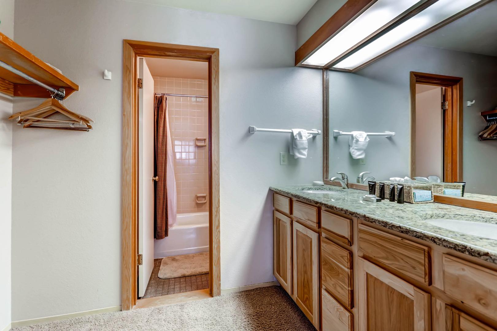 Condominium, 2 Bedrooms, 2 Bathrooms