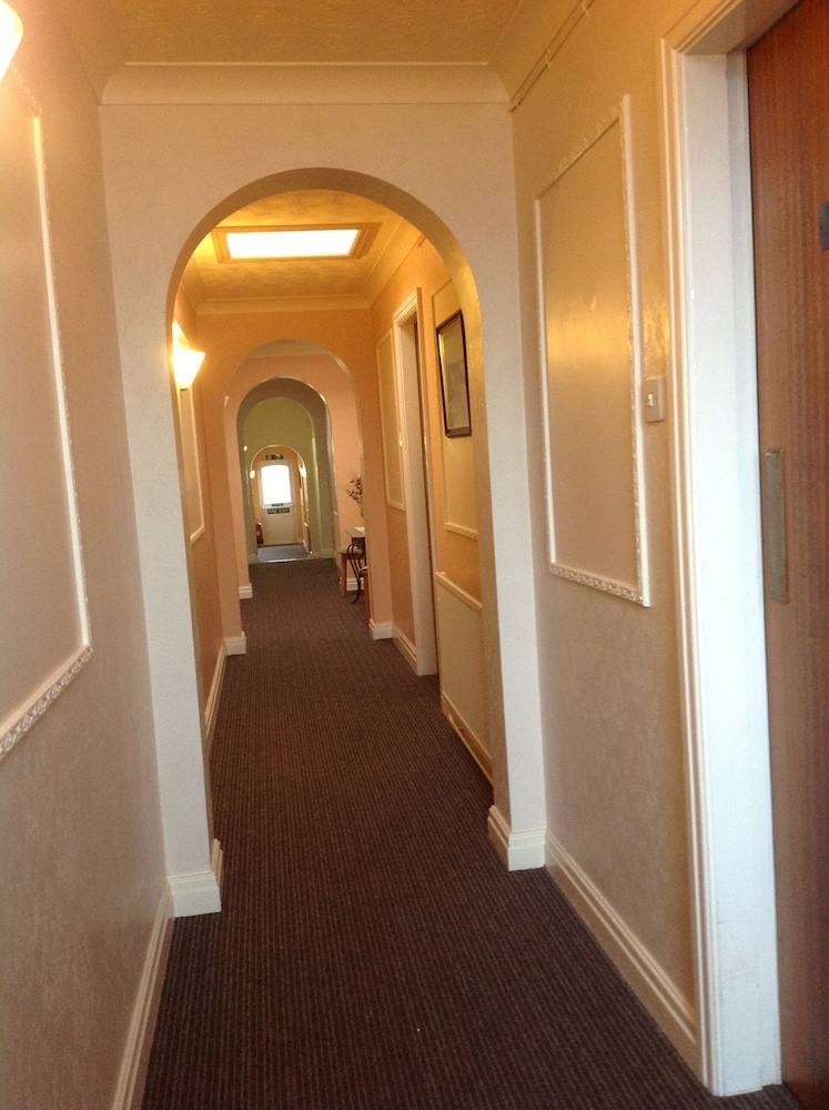 Balmoral Lodge Hotel 29/42