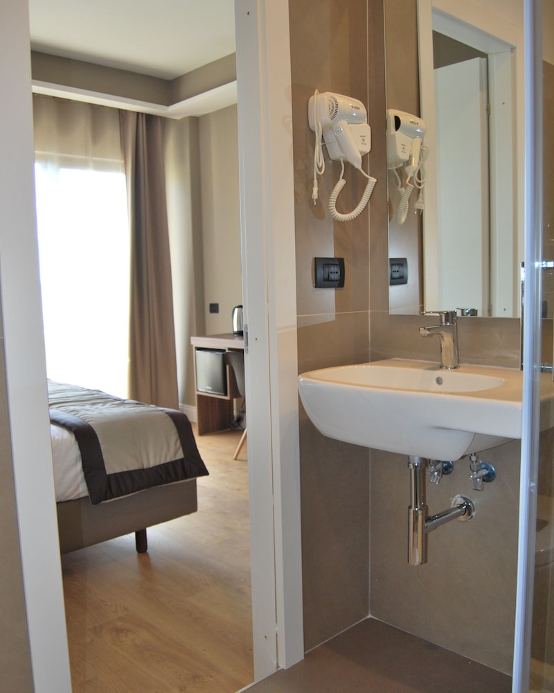 7th Floor Suite 49/50
