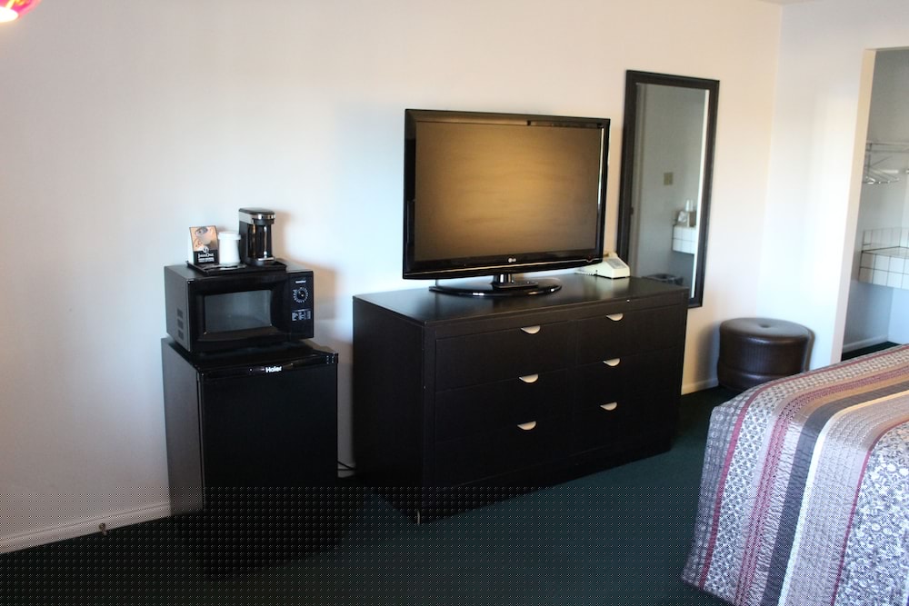 Cougar Land Motel 16/64