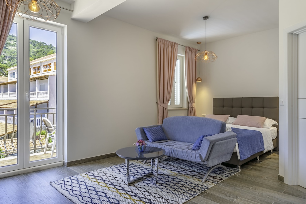 Boutique Pine Tree apartments 29/50
