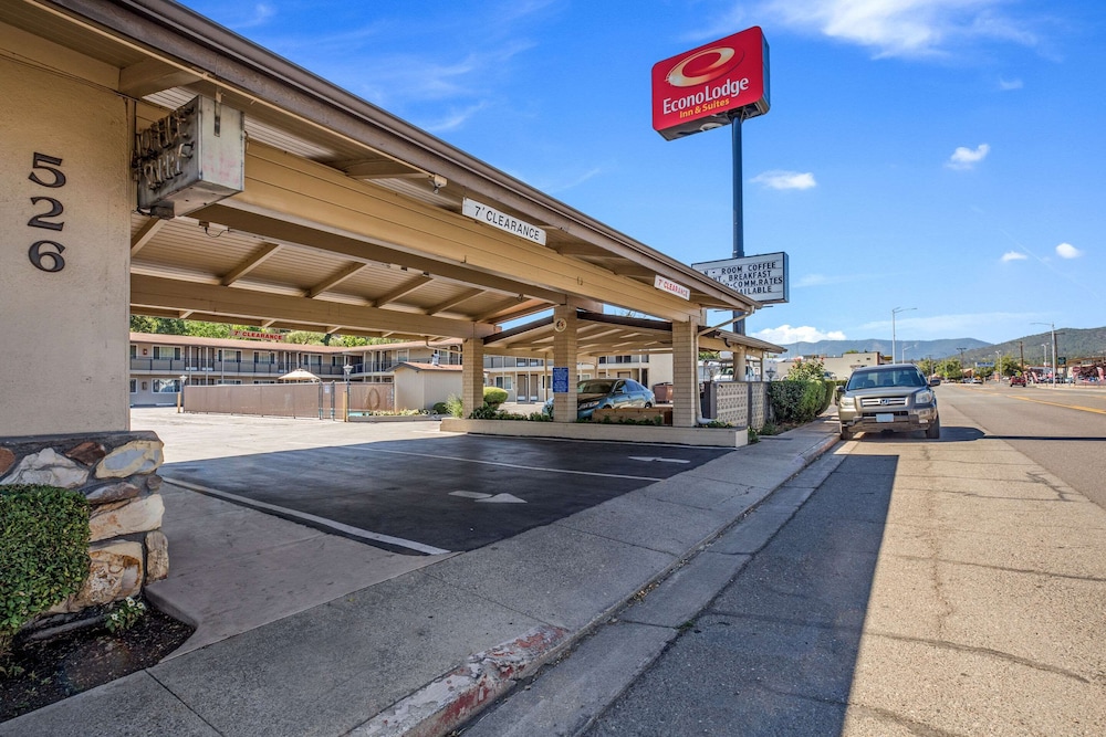Econo Lodge Inn & Suites Yreka, CA 44/50