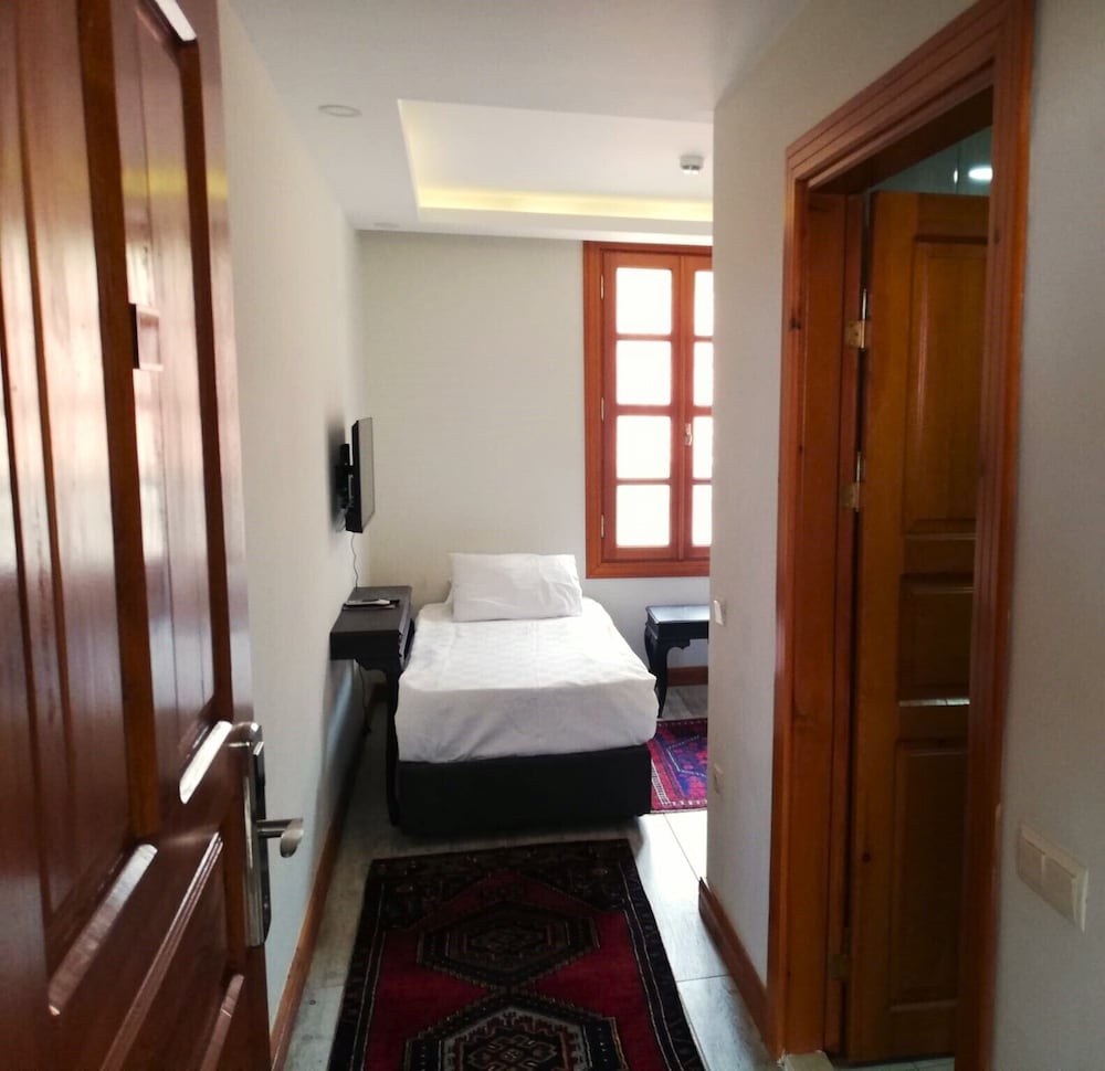 Woo Town Suites 43/43