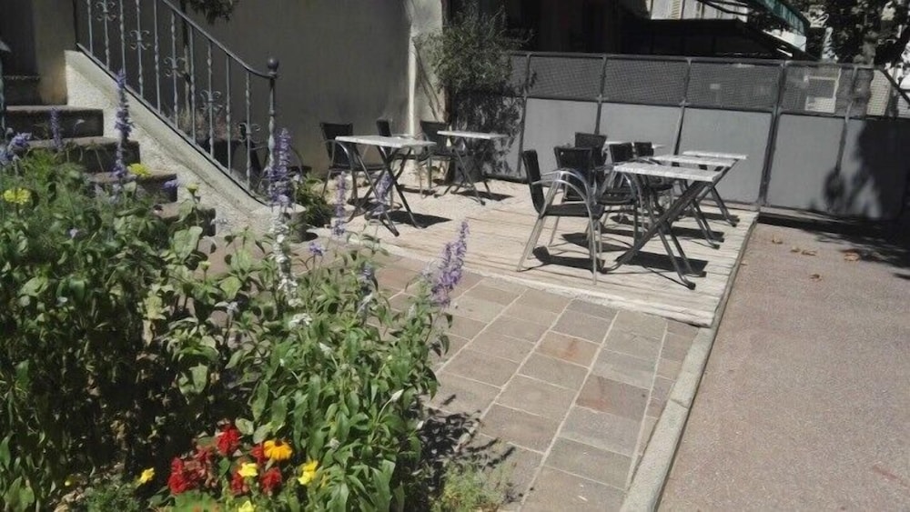 HOTEL DE LA COURONNE 51/70