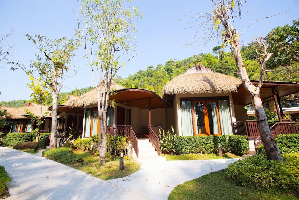 Tup Kaek Sunset Beach Resort and Spa in KRABI