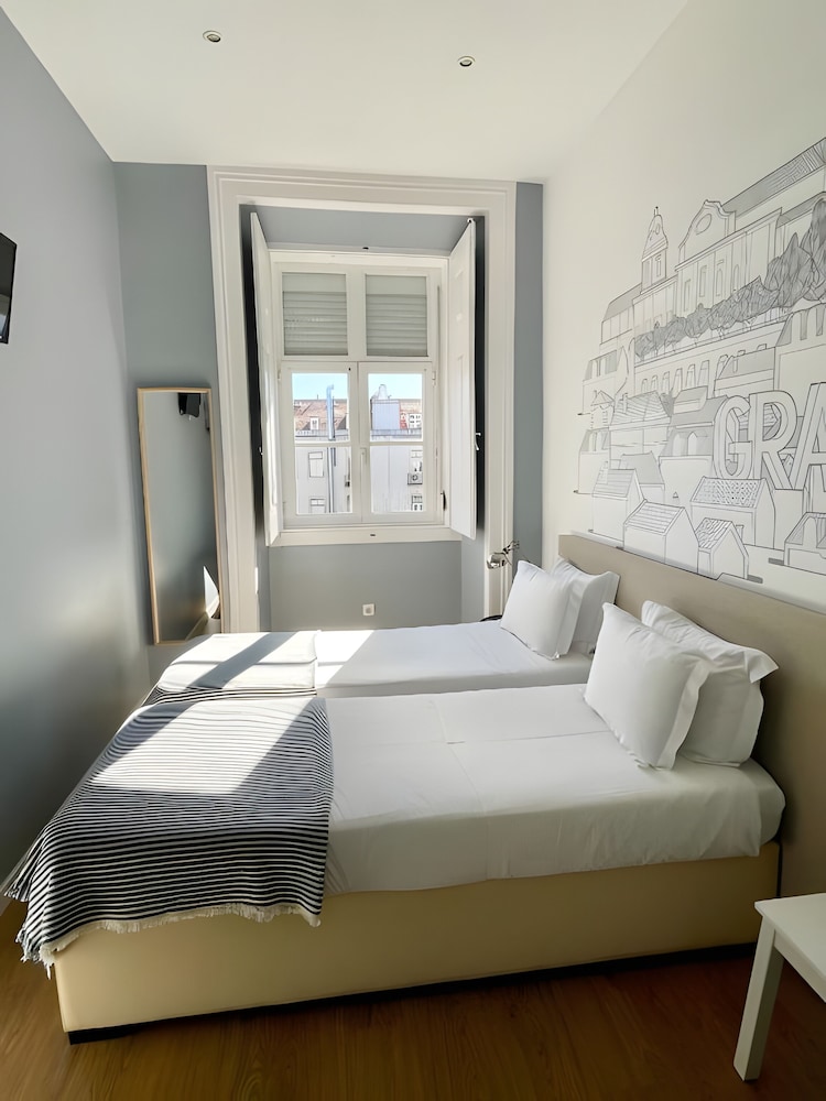 Lisbon Check-In Guesthouse 12/40