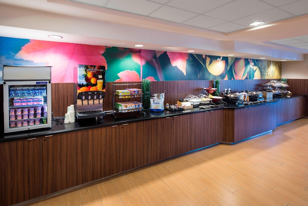 Fairfield Inn Suites Rancho Cordova 15/19