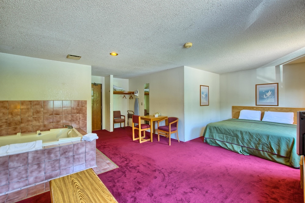 Rodeway Inn Whitehall 22/26