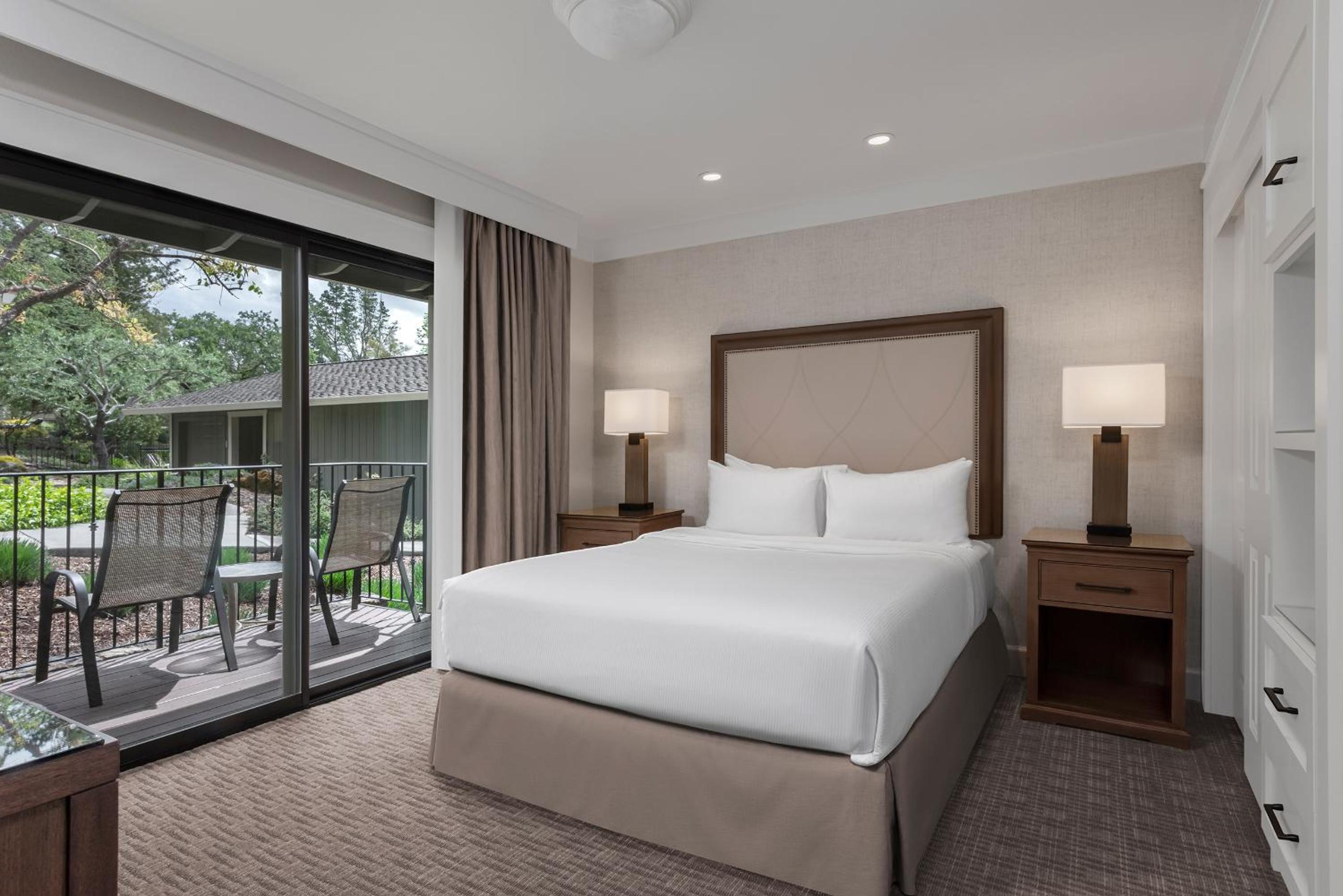 Creek, Oak, 2 Bedrooms, Suite, King and Queen Bed