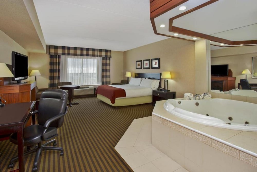 Newmarket Hotel And Suites 36/66