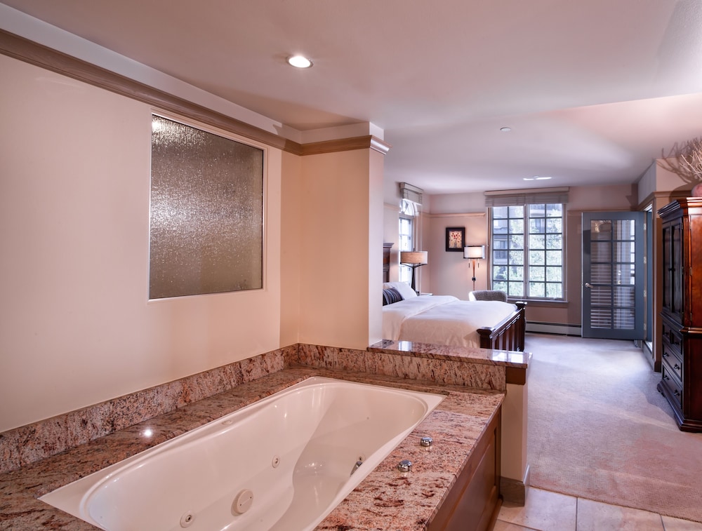 Park Plaza Beaver Creek 24/38