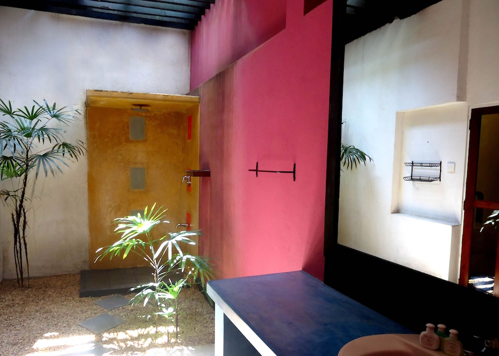 Gomez Place 52/68