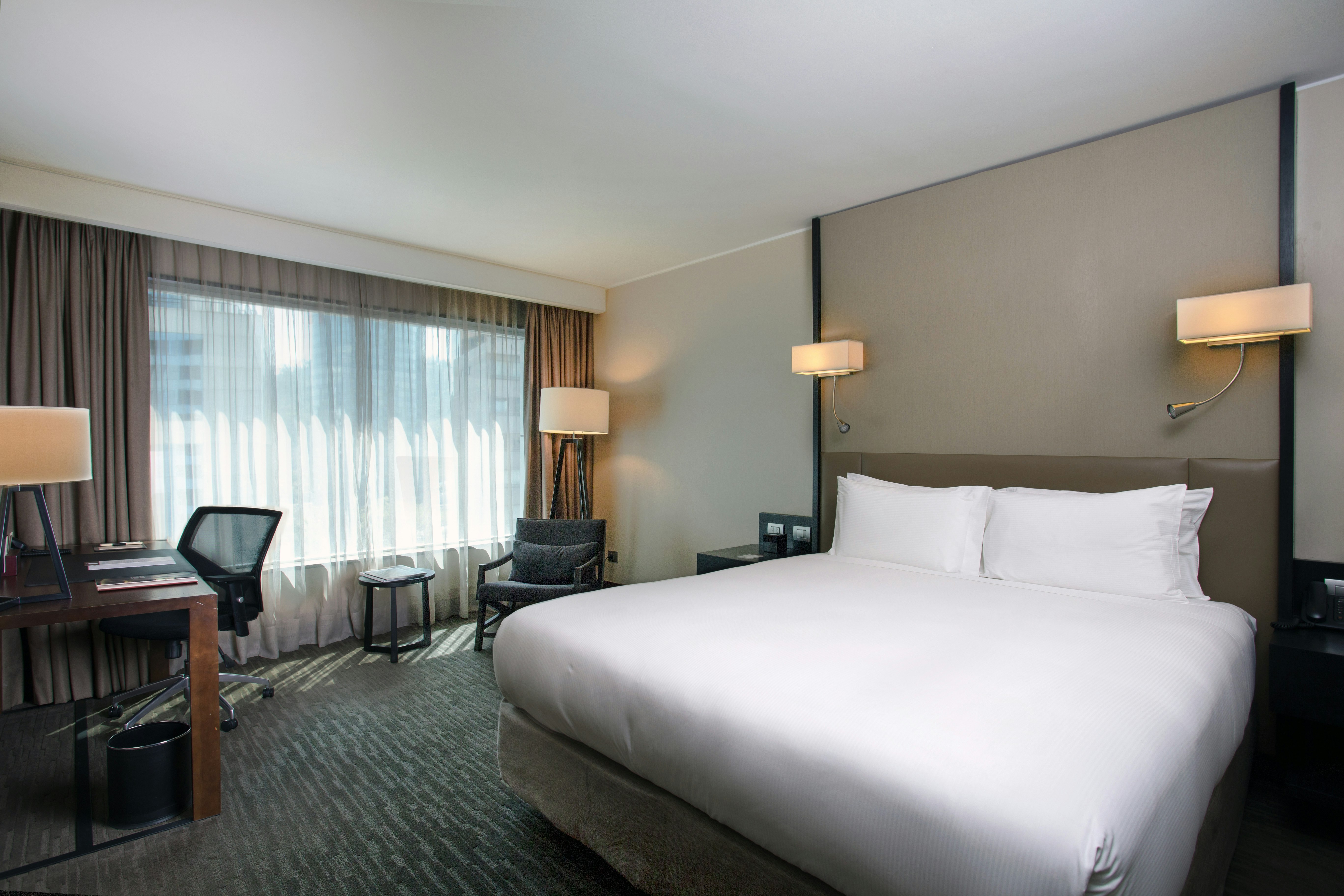 ROOM, KING BED