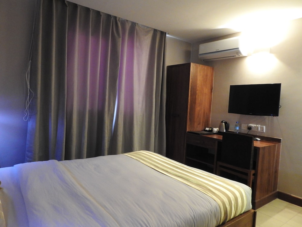 The Venus Premier Hotel 8/23