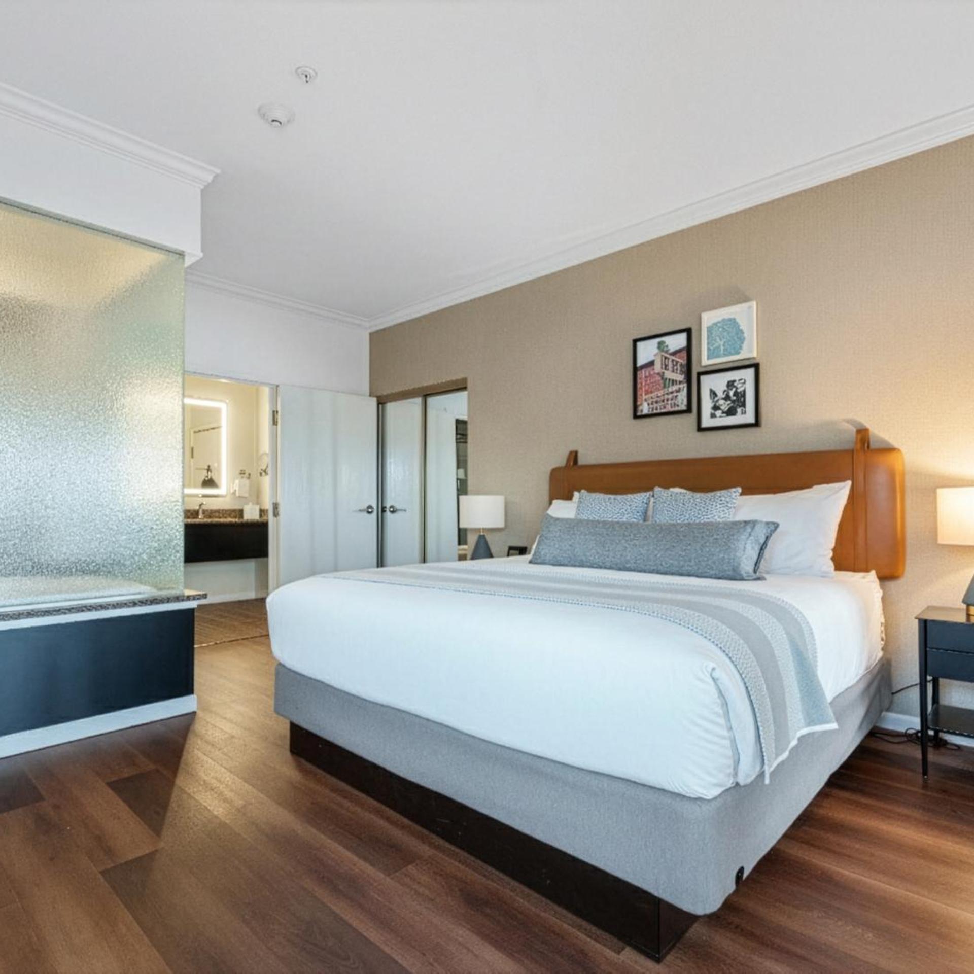 Suite, King Bed, Hot Tub