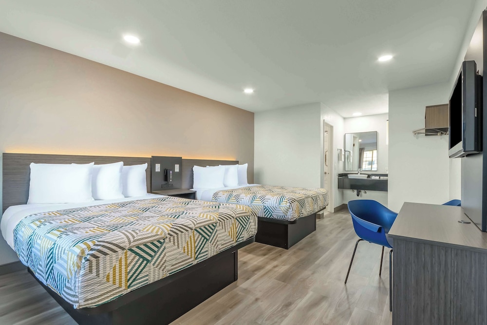 غرفة قياسية بسريرين كوين، Motel6 Willows, CA 3/9