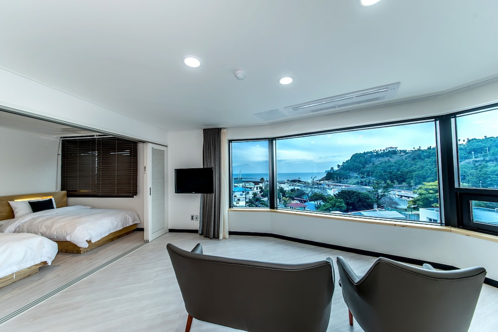 Nine Boutique Hotel 47/67